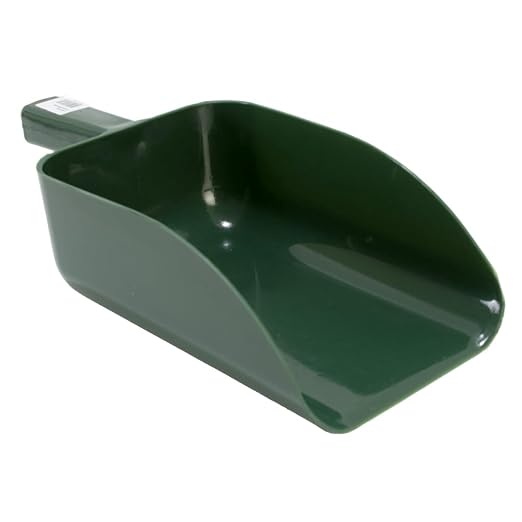 Hunter Green Feed Scoop