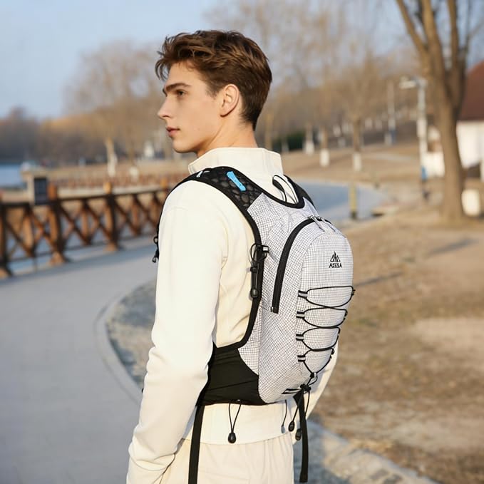 05 White - with 2L Water Bladder